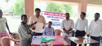 टेटिया बम्बर: बनगामा पंचायत के लोहरा और टेटिया पंचायत के कठनी में विशेष शिविर का हुआ आयोजन