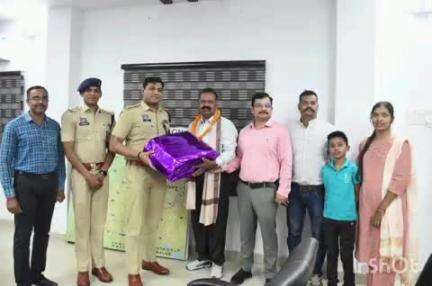 राजनांदगांव: पुलिस अधीक्षक कार्यालय में पुलिस कर्मचारियों को सेवानिवृत्ति पर दी गई विदाई