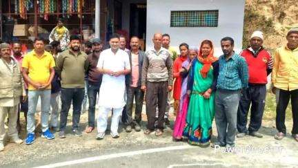 ओखलकांडा: कनवार बैंड से ढोलीगांव मोटर मार्ग पर विधायक राम सिंह कैड़ा ने डामरीकरण कार्य का किया लोकार्पण