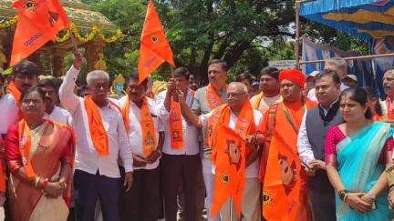 ಕೋಲಾರ: ನಗರದಲ್ಲಿ ಜಗಜ್ಯೋತಿ ಬಸವೇಶ್ವರ ಜಯಂತಿ ನಿಮಿತ್ತ ಮೆರವಣಿಗೆ