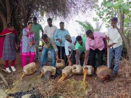 ఉరవకొండ: వెంకటాం పల్లి పెద్ద తండా, చిన్న తండా గ్రామాల శివారులో 300 లీటర్ల బెల్లం ఊటను ధ్వంసం చేసిన ఎక్సైజ్ పోలీసులు