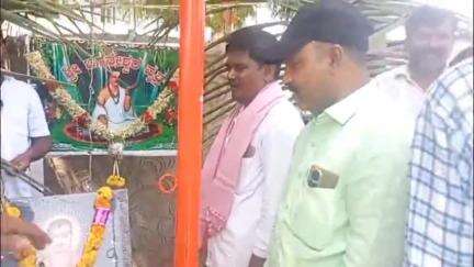 ಶೋರಾಪುರ: ಪಟ್ಟಣದ ಬಸವೇಶ್ವರ ವೃತ್ತದಲ್ಲಿ ಬಸವ ಜಯಂತಿ ಆಚರಣೆ