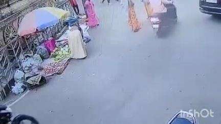 कोतमा: बिजुरी बाजार में दिन-दहाड़े बाइक हुई चोरी, सीसीटीवी में कैद हुई घटना