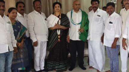 ఎమ్మిగనూరు: ఎమ్మిగనూరు వైసిపి నియోజకవర్గం ఇంచార్జ్ బుట్టా రేణుక తో వైసిపి నేతలు సమావేశం పార్టీ బలోపేతం పై చర్చ