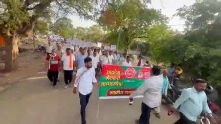 शिरोळ: शेतक-यांच्या वेदना आंधळ्या व बहि-या सरकारपर्यंत पोहचविण्यासाठी पदयात्रेस सुरवात माजी खासदार राजू शेट्टी यांची माहिती
