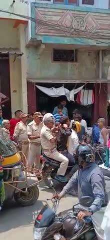 हसपुरा में मोबाइल चोरी करते पकड़े गए