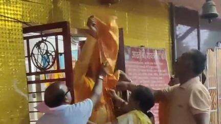 पिपरिया: पचमढ़ी के मां गायत्री प्रज्ञा पीठ में अक्षय तृतीया पर हरिद्वार से तपोभूमि में पूजन कर सिद्ध किया गया घंटा किया भेंट