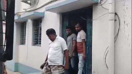 স্বরূপনগর: অবৈধভাবে সীমান্ত পারাপার, মারামারি সহ পৃথক পৃথক মামলায় পাঁচজন অভিযুক্তকে গ্রেফতার করে বসিরহাট মহাকুমা আদালতে পাঠালো স্ব