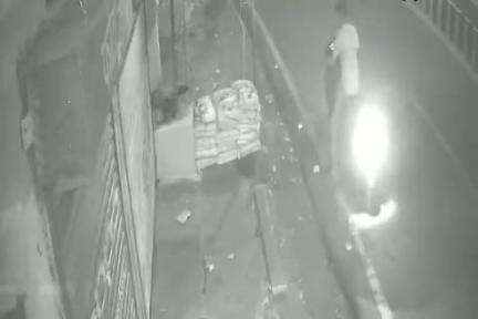 पनागर: देवताल में किराना दुकान से नमक की बोरियाँ चोरी, स्कूटी सवार युवक का वीडियो हुआ वायरल