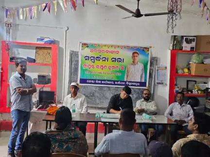 ଲାଞ୍ଜିଗଡ: ମୁଣ୍ଡା ଗାଁ ଠାରେ ନିରଞ୍ଜନ ପାତ୍ରଙ୍କ ନଡ଼ିଆ ଗଛରେ