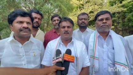 ಬಂಗಾರಪೇಟೆ: ಜಿಲ್ಲೆಯ ಚಲವಾದಿ ಸಮುದಾಯದವರು ಜಾತಿ ಕಾಲಂ ನಲ್ಲಿ ಹೊಲೆಯ ಎಂದು ಬರೆಸಲು ನಗರದಲ್ಲಿ ಸಮುದಾಯ ಮುಖಂಡ ಯಲುವಗುಳಿ ಸತೀಶ್ ರಾಜಣ್ಣ ಕರೆ