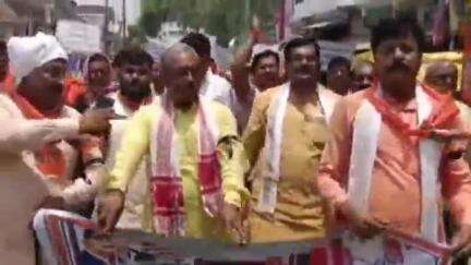 मड़ियाहू: मड़ियाहूं नगर में अखिलेश यादव के बयान पर भाजपाइयों ने काली पट्टी बांधकर किया विरोध प्रदर्शन, जताया रोष