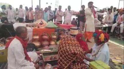 दूनी: देवली उनियारा विधानसभा के ज्योति बा फुले छात्रावास में सैनी समाज के द्वितीय सम्मेलन में 103 जोड़े बने एक-दूजे के हमसफ़र