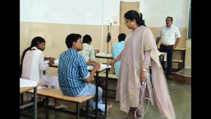 భీమవరం: బి.సీతా పాలిటెక్నిక్ కాలేజీ నందు ఏర్పాటుచేసిన పోలీసెట్ పరీక్ష కేంద్రాన్ని ఆకస్మికంగా సందర్శించిన కలెక్టర్ నాగరాణి