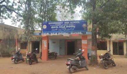 సంగారెడ్డి: పదవ తరగతి విద్యార్థుల ఉత్తీర్ణత శాతంలో సంగారెడ్డి జిల్లాకు మంచి స్థానం లభించిందని డీఈవో, వెంకటేశ్వర్లు అన్నారు