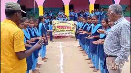 शंभूगंज: शंभूगंज मध्य विद्यालय में छात्र-छात्राओं की खेल प्रतिभा निखारने के लिए मार्शल कार्यक्रम आयोजित