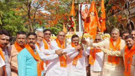 ಕುಷ್ಟಗಿ: ವಿಶ್ವ ಗುರು ಬಸವಣ್ಣ ಅವರ ಜಯತ್ಯೊಂತ್ಸವ ಕುಷ್ಟಗಿಯ ತಾಲೂಕಾಡಳಿತದಿಂದ  ಭಾವಚಿತ್ರ ಮೇರವಣಿಗೆ ಪಟ್ಟಣದಲ್ಲಿ ಯಶಸ್ವಿ