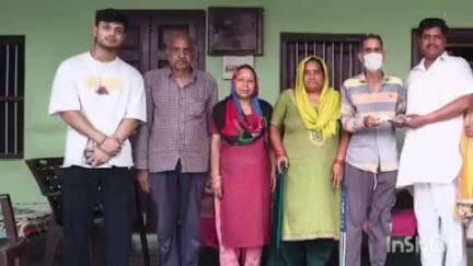 हरिपुर: दरिद्र नारायण कल्याण समिति घुमारवीं ने बनखंडी के पवन कुमार को इलाज हेतु ₹10,000 की सहायता राशि दी