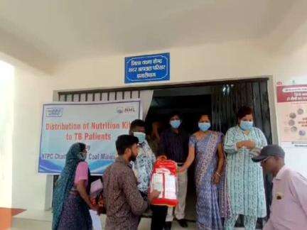 केरेडारी: केरेडारी में चट्टीबरियातु कोल माइनिंग प्रोजेक्ट ने टीबी मरीजों को पोषण किट वितरित किए