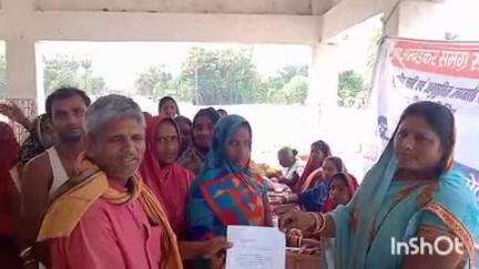 राजापाकर: उत्तरी पंचायत के वार्ड 16 में सड़क न होने से परेशान हैं ग्रामीण, विशेष शिविर में पहुंचकर जिम्मेदारों के सामने मांग उठाई #jansamasya