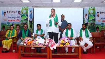 ఇబ్రహీంపట్నం: భూభారతి చట్టం ద్వారా భూ సంబంధిత సమస్యలకు శాశ్వత పరిష్కారం లభిస్తుంది: ఎమ్మెల్యే ప్రకాష్ గౌడ్