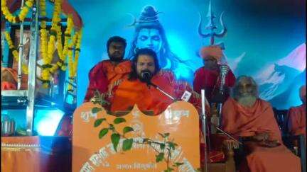 वैजापूर: मनुष्याने जीवनात एक तरी झाड लावावे, हडसपपिंपळगाव येथे कथेत महामंडलेश्वर शिवगिरीजी महाराज यांचे विधान