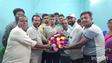 বাদুড়িয়া: বাদুড়িয়ার বিধায়কের নির্দেশে বসিরহাট সাংগঠনিক জেলা তৃণমূল শ্রমিক সংগঠনের সম্পাদকের সংবর্ধনা অনুষ্ঠান হলো আজ