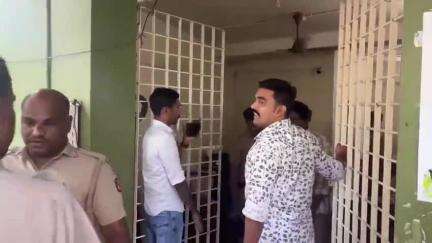 മുകുന്ദപുരം: പടിയൂരിൽ കവർച്ച ചെയ്ത 50 ലക്ഷം രൂപ അപഹരിക്കാനായി യുവാവിനെ തട്ടിക്കൊണ്ട് പോയി കൊല്ലാൻ ശ്രമം, രണ്ടു പേർ പിടിയിൽ