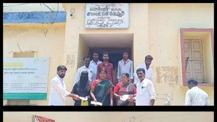 ఆందోల్: రాయికోడు తహసిల్దార్ కార్యాలయంలో లబ్ధిదారులకు కల్యాణ లక్ష్మి, షాదీ ముబారక్ చెక్కుల పంపిణీ