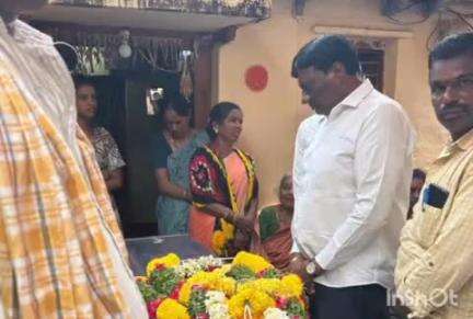పరిగి: చిట్యాల్లో రిటైర్డ్ ప్రధానోపాధ్యాయులు బాలయ్య అనారోగ్యంతో మృతి, కుటుంబ సభ్యులను పరామర్శించిన మాజీ MLA మహేష్ రెడ్డి