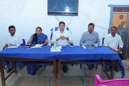 లింగంపేట్: రైతులకు ఇబ్బందులు లేకుండా చూడాలి: లింగంపేటలో అధికారులకు తెలిపిన జిల్లా కలెక్టర్ ఆశిష్ సంగ్వాన్