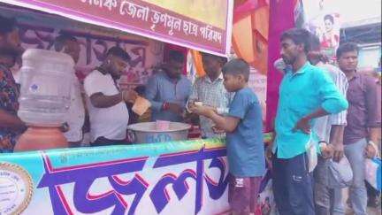 কাকদ্বীপ: দিঘার জগন্নাথ ধাম উদ্বোধনের আগে সুন্দরবন সাংগঠনিক জেলার TMC ছাত্র পরিষদের পক্ষ থেকে কাকদ্বীপে লস্যি বিতরণ করা হলো