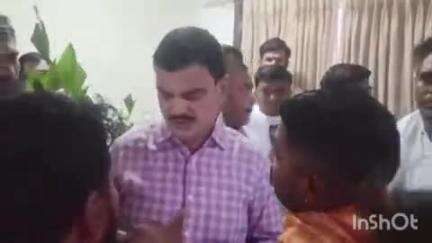 वाशिम: राष्ट्रध्वज सन्मान समितीचे विश्रामगृह येथे पालकमंत्री दत्तात्रय भरणे यांना निवेदन