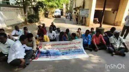 భవన నిర్మాణం చేస్తుండగా ప్రమాదవశాత్తు పడి చనిపోయిన కుటుంబాలకు న్యాయం చేయాలి: కుటుంబ సభ్యులు
