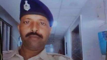 अथमलगोला: अथमलगोला थाना क्षेत्र के चंदा गांव निवासी होमगार्ड की बख्तियारपुर स्टेशन पर ट्रेन चढ़ते समय गिरकर मौत