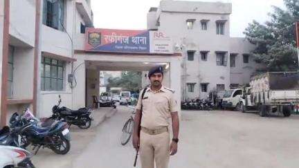 रफीगंज: रफीगंज पुलिस ने बलीगांव गांव से दो शराब कारोबारी को गिरफ्तार कर जेल भेजा