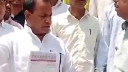 दुधि: NCL खड़िया कोयला परियोजना में कार्यरत निजी कंपनी में स्थानीय युवाओं की भर्ती की मांग को लेकर सौंपा गया ज्ञापन