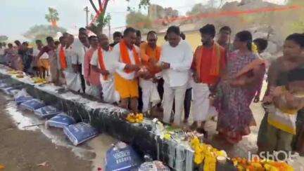 పర్వతగిరి: వడ్లకొండ గ్రామంలో శ్రీ సీతారామచంద్ర విగ్రహ ప్రతిష్ట మరియు ధ్వజ స్థంభ,హోమం కార్యక్రమంలో పాల్గొన్న మాజీ మంత్రి ఎర్రబెల్లి