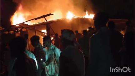 দেৰগাঁও: ৰঙামাটি কৈৱৰ্ত্ত গাৱঁত অগ্নিকাণ্ড, সম্পূৰ্ণ ৰূপে ভস্মীভূত এটা পৰিয়ালৰ বাস গৃহ,কেইবা লক্ষাধিক টকাৰ সা-সামগ্ৰী নষ্ট।