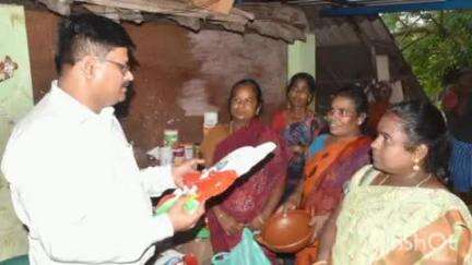 ஆலங்காடு ஊராட்சியில் மகளிர் சுய உதவி குழுவினர்களால் உற்பத்தி செய்யும் பொருள்களினை மாவட்ட ஆட்சியர் நேரில் ஆய்வு