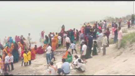 सहदेई बुजुर्ग: चैती छठ पूजा के तीसरे दिन, प्रखंड क्षेत्र में व्रतियों ने डूबते सूर्य को अर्घ्य दिया