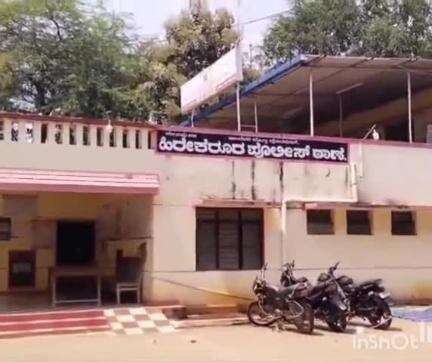 ಹಿರೇಕೆರೂರು: ಪಟ್ಟಣದಲ್ಲಿ ನೇಣು ಬಿಗಿದುಕೊಂಡು ವ್ಯಕ್ತಿ ಆತ್ಮಹತ್ಯೆ