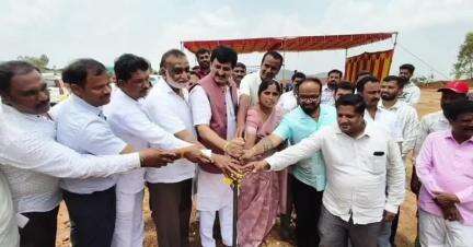 ಚನ್ನಪಟ್ಟಣ: ಪೌಳಿದೊಡ್ಡಿ ಗ್ರಾಮದಲ್ಲಿ ತ್ಯಾಜ್ಯ ವಿಲೇವಾರಿ ಘಟಕ ನಿರ್ಮಾಣಕ್ಕೆ ಶಾಸಕ ಯೋಗೀಶ್ವರ್ ಭೂಮಿ ಪೂಜೆ