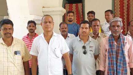 ବଡମ୍ବା: ଚମ୍ପେଇଦ୍ୱାର ଗାଁରେ ରାସ୍ତା ଉପରେ ଜବରଦଖଲ ନେଇ ଗ୍ରାମବାସୀ ତହସିଲଦାର ଙ୍କ କାର୍ଯ୍ୟାଳୟ ରେ ଜବରଦଖଲ ଉଚ୍ଛେଦ ପାଇଁ ଦାବିପତ୍ର ପ୍ରଦାନ