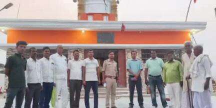 हुसैनाबाद: रामनवमी पर सुरक्षा व्यवस्था का जायजा लेने एसडीओ और अंचल अधिकारी पहुंचे