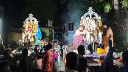 திருச்சுழி: ஸ்ரீ திருமேனிநாதர் துணைமாலை அம்மன் கோவில் பங்குனி திருவிழாவை முன்னிட்டு  வீதி உலா நடைபெற்றது
