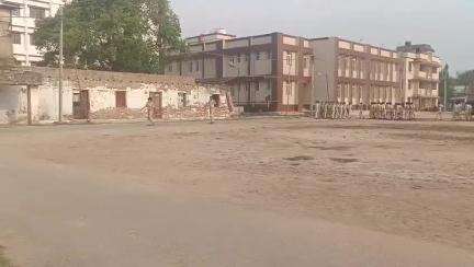 दरभंगा: दरभंगा के वरिष्ठ पुलिस अधीक्षक ने लहेरियासराय पुलिस केंद्र में रात की परेड का निरीक्षण किया