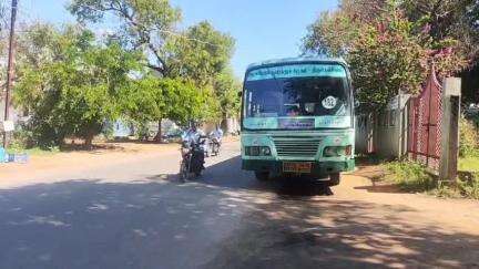 நாங்குநேரி: ஏர்வாடியில் ஓடும் அரசு பேருந்தில் மாரடைப்பு ஏற்பட்ட ஓட்டுனர் பத்திரமாக வண்டியை நிறுத்தி பரிதாபமாக உயிரிழந்தார்