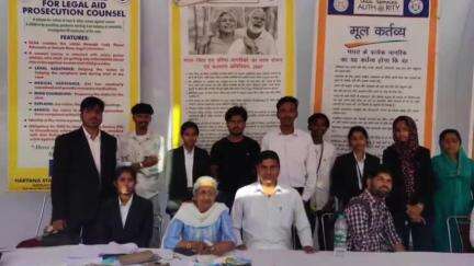 पंचकूला: DLSA पंचकूला ने नवरात्रों में माता मनसा देवी मंदिर के बाहर फिशिंग ऑनलाइन ठगी व साइबर अपराधों से बचने के लिए किया जागरूक