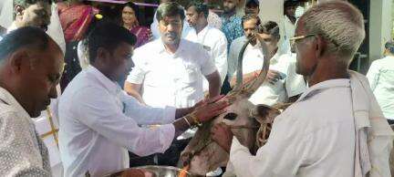 ಚನ್ನಪಟ್ಟಣ: ಸೋಗಾಲ ಗ್ರಾಮದಲ್ಲಿ ಹಾಲು ಉತ್ಪಾದಕರ ಸಹಕಾರ ಸಂಘದ ಕಟ್ಟಡ ಉದ್ಘಾಟನೆ ಮಾಡಿದ ಬಮೂಲ್ ನಿರ್ದೇಶಕ ಜಯಮುತ್ತು